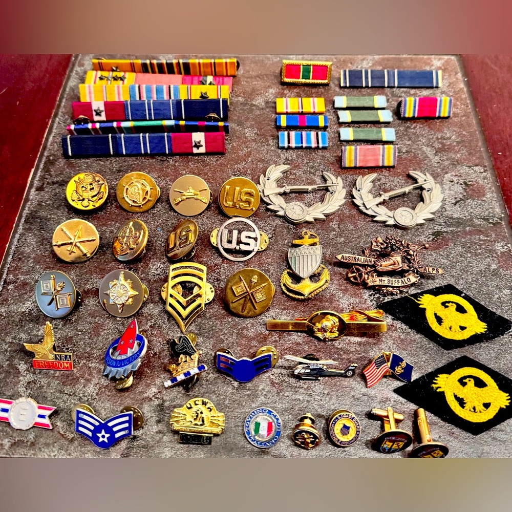 US Military Patch, Buttons Lot Army Navy Air Force Memorabilia Collection. 70+pc